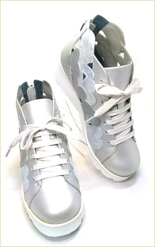 invina インビナ 右靴の画像