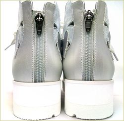 invina インビナ かかとの画像